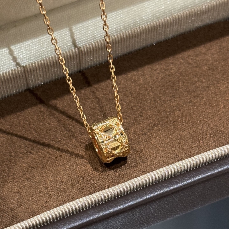 chr1st1an D10r necklaces